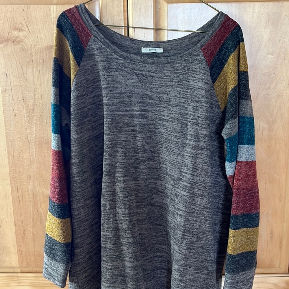 Comfy sweater with a pop of color on sleeves.